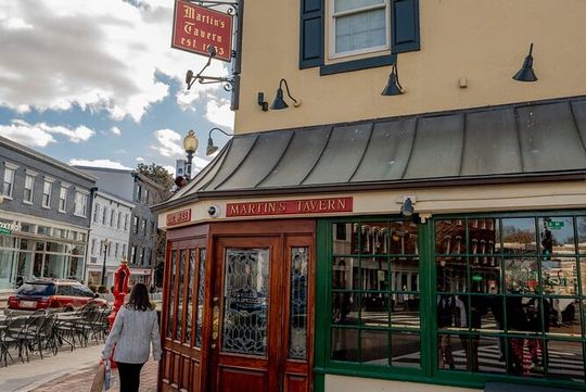 Georgetown Neighborhood Spies, Lies, & Politics Walking Tour 8ppl