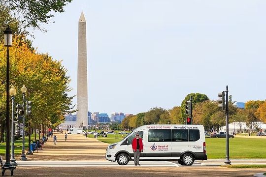 4-Hr DC Monuments Small Group Sightseeing Guided Tour