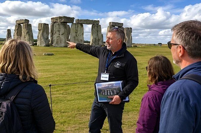 Private Stonehenge Bath&Cotsworlds Day Tour from London 14 guests