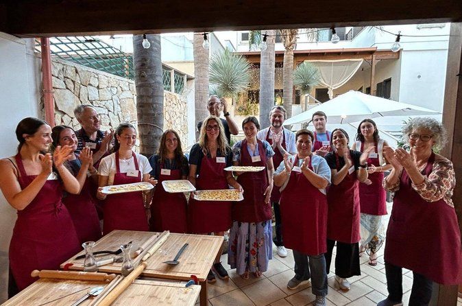 Cooking class with family and in the garden of an old boathouse