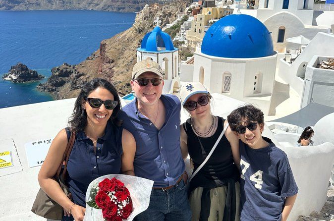 *{6 Hours Luxury Shared Bus Island Tour in Santorini}*