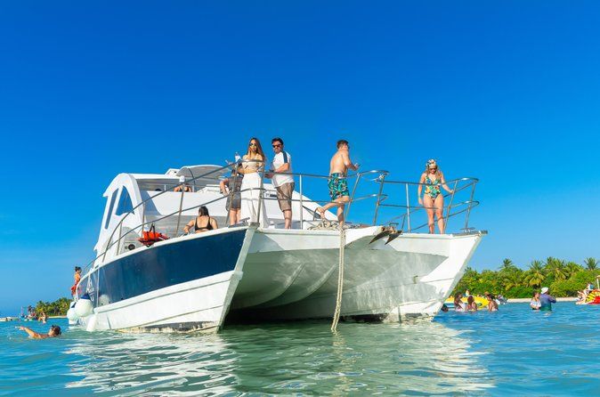 Punta Cana: Private Party Catamaran Cruise with Snorkeling