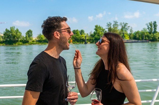Private Bordeaux Food Tour: Market Tastings & Gourmet Cruise