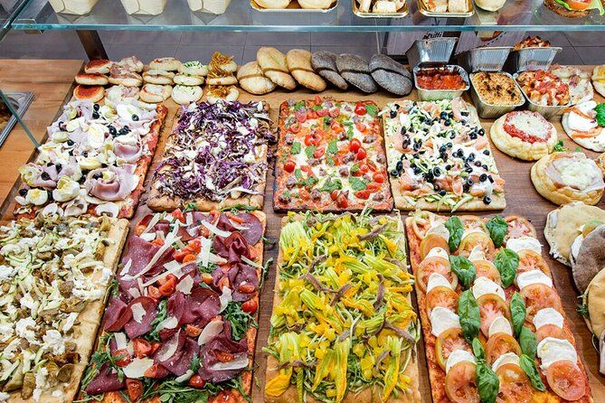 Amsterdam: Heineken Canal Cruise + Drinks & Live Guide