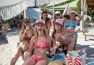 Deluxe Catamaran tour to Isla Mujeres with Open Bar and Lunch