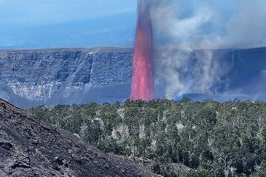 Big Island Waterfalls, Blacksand Beaches, Lava Tubes & Volcanoes