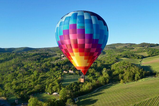 Sunrise Balloon Flight over Tuscany with Breakfast and Photos