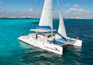 Catamaran & Reef Snorkeling Cancun to Isla Mujeres