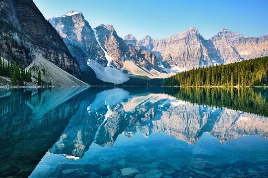 Luxury Private tour of Lake Louise & Moraine from Canmore/Banff