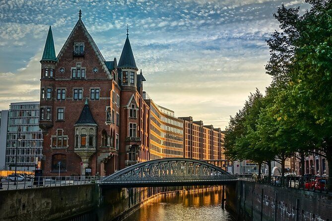 Hamburg Walking Tour: Self-Guided City Game