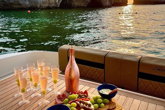 Puerto Vallarta: Luxury Yacht Sunset Cruise with Premium Open Bar