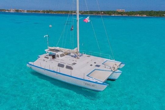 Private Catamaran with Open Bar to Isla Mujeres