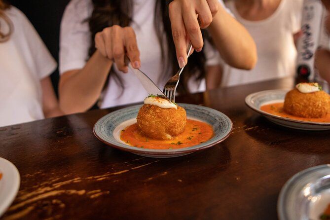 Barcelona: Gothic And El Born Food Tour with Tapas and Wine