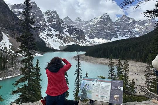 Banff/Canmore: Moraine Lake and Lake Louise Shuttle-90m each lake