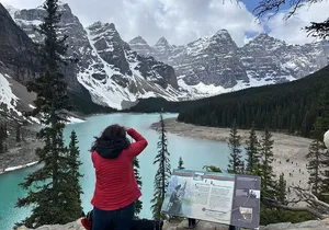 Banff/Canmore: Moraine Lake and Lake Louise Shuttle-90m each lake