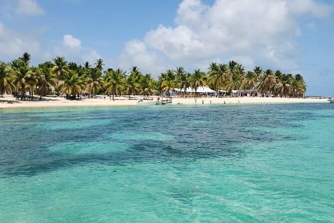 Travel to Isla Saona Vip for 4 beaches, Food Vip, drink, included