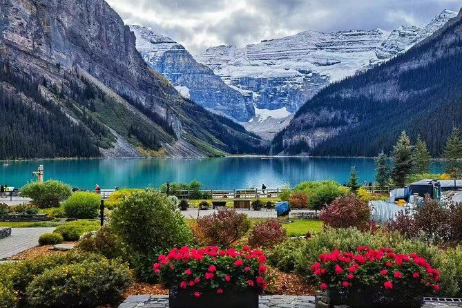 Banff/Canmore: Moraine Lake and Lake Louise Shuttle-90m each lake