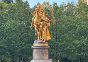 Central Park Pedicab Tour – Guided Ride with Stops