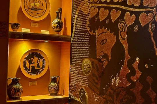 Athens Wine Tour: Wine museum and Wine Tasting with Food Pairings