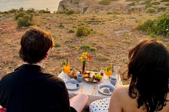 Romantic Sunset in Carvoeiro with a cliffside Picnic & wine