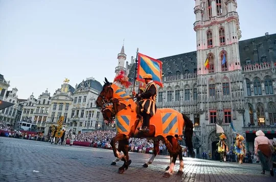Brussels: Charles Quint Historical Private Walking Tour