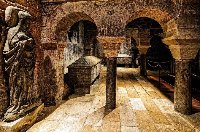Ultimate Bordeaux history, hidden stories and legends tour!