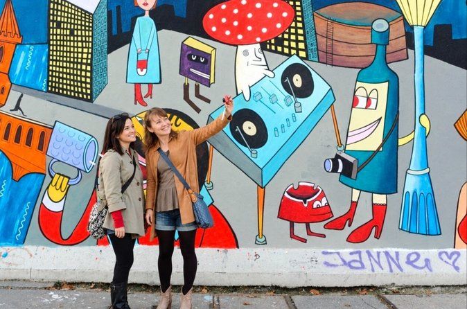 Berlin’s Wall, Street Art & Local Hoods