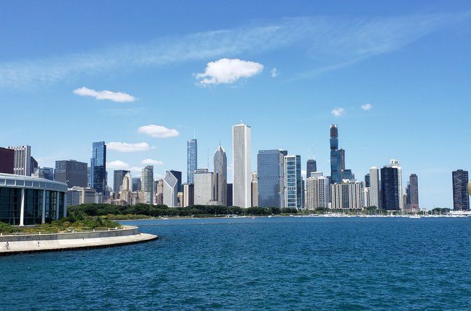 Luxury Minibus Chicago City Tour with Architecture Cruise Upgrade