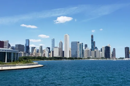 Luxury Minibus Chicago City Tour with Architecture Cruise Upgrade