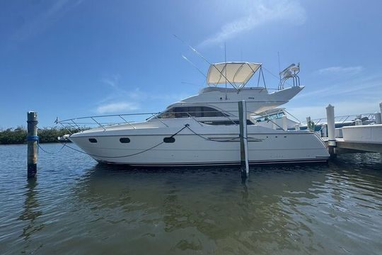 55ft + FREE HOUR Miami Yacht Rental 3 to 6 Hours 13 People