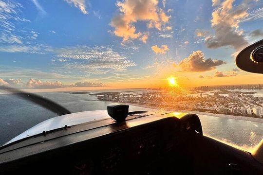 45-Minute Miami Beach Sunset Breathtaking Flight Tour