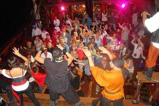 Night Pirate Ship Cruise in Cancún with Show & Lobster Dinner