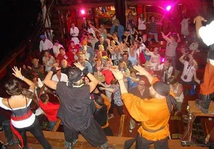 Night Pirate Ship Cruise in Cancún with Show & Lobster Dinner