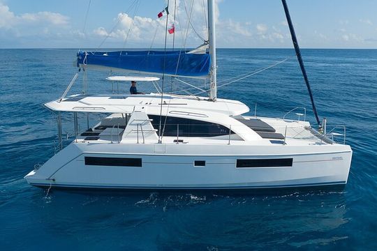 3-Hour 40' Leopard Private Catamaran with Snacks & Open Bar