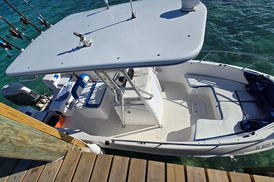 Nassau Center Console Boat Rental with Skipper