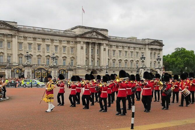 Small Group Changing the Guard & Buckingham Palace tickets