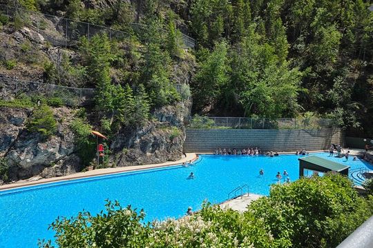 Private Tour Experience at Radium Hot Springs and Kootenay Park