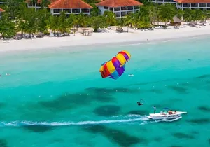 Negrils Seven Miles Beach, Rick's cafe and Parasailing Tour.