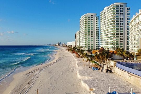 Cancun Private Airport Transfer with 1 Hour City Highlights Ride