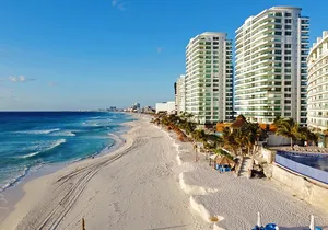 Cancun Private Airport Transfer with 1 Hour City Highlights Ride