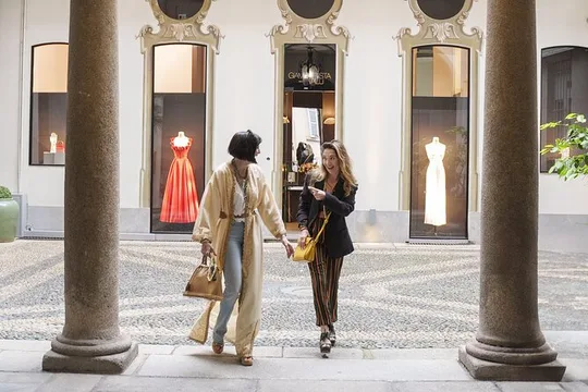 Milan Tour of the Milanese Streets with Personal Shopper
