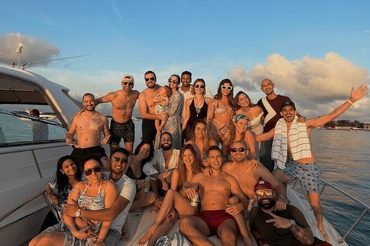 Regal 42 Foot Yacht in Miami Private Tour