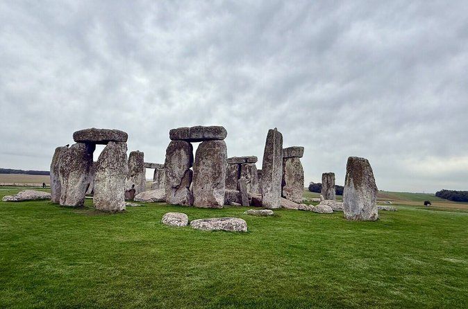 Private Day Tour from London - Stonehenge and Bath