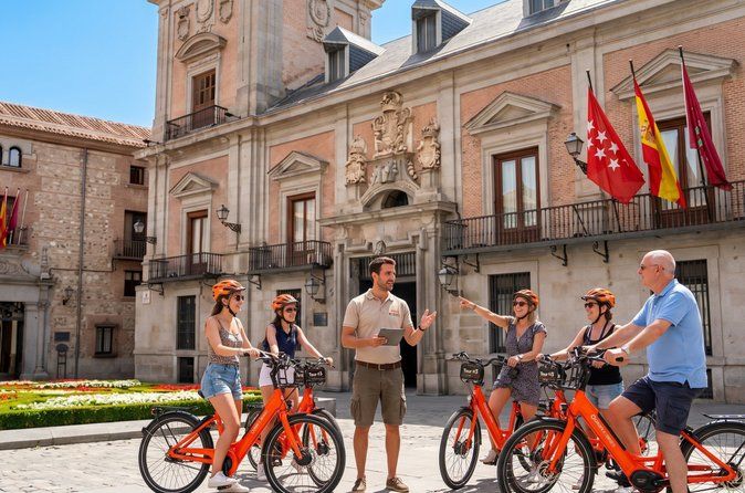 Madrid Guided Bike Tour in Plaza Mayor, Retiro Park and More