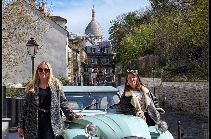 Paris: Private Tour in Citroën 2CV + Montmartre & Champagne