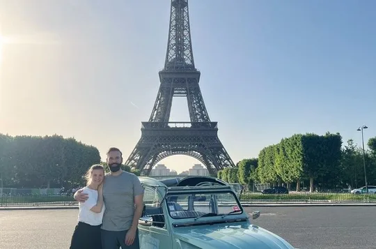Paris: Guided tour in 2CV day & night (Champagne & Montmartre)