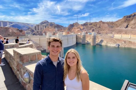 Small Group Hoover Dam, 7 Magic Mountain Half Day Express Tour