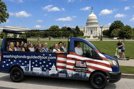 DC's Monuments & Landmark Guided Small Group Open-Air Tour