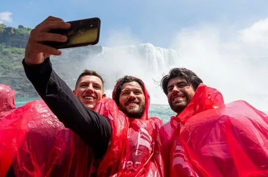 Niagara Falls Boat Cruise and Journey Behind the Falls Tour