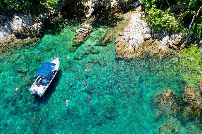 Schnorchelabenteuer an einem versteckten Strand
